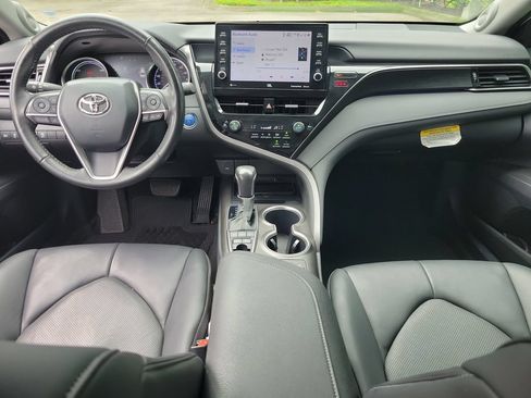 Used 2022 Toyota Camry XLE w/ Navigation Upgrade Package FWD image 12