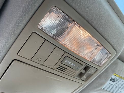 Used 2011 Toyota Camry XLE w/ SE/XLE Extra-Value Pkg image 14