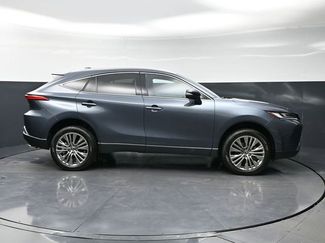 Used 2024 Toyota Venza XLE AWD/4WD video 4