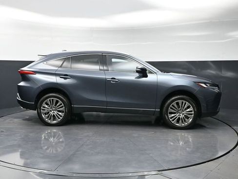 Used 2024 Toyota Venza XLE AWD/4WD image 4