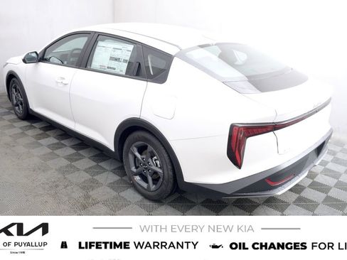 New 2026 Kia K4 LXS image 7