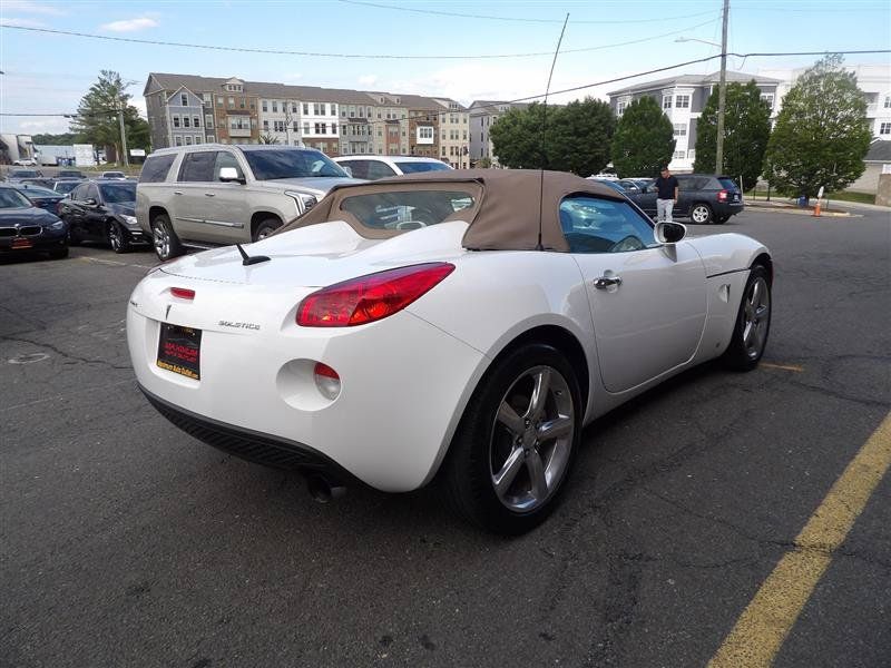 Used 2009 Pontiac Solstice Convertible RWD image 5