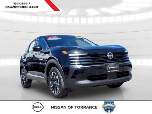 Certified 2025 Nissan Kicks SV AWD/4WD image 1