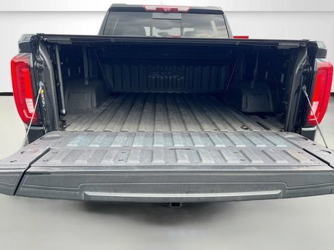 Used 2024 GMC Sierra 1500 AT4 w/ Technology Package AWD/4WD image 28