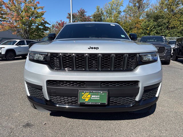 Used 2024 Jeep Grand Cherokee L Laredo AWD/4WD image 2