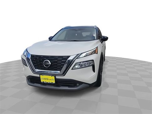 Used 2021 Nissan Rogue SL image 3