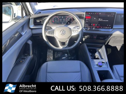 Used 2025 Volkswagen Tiguan SE image 26