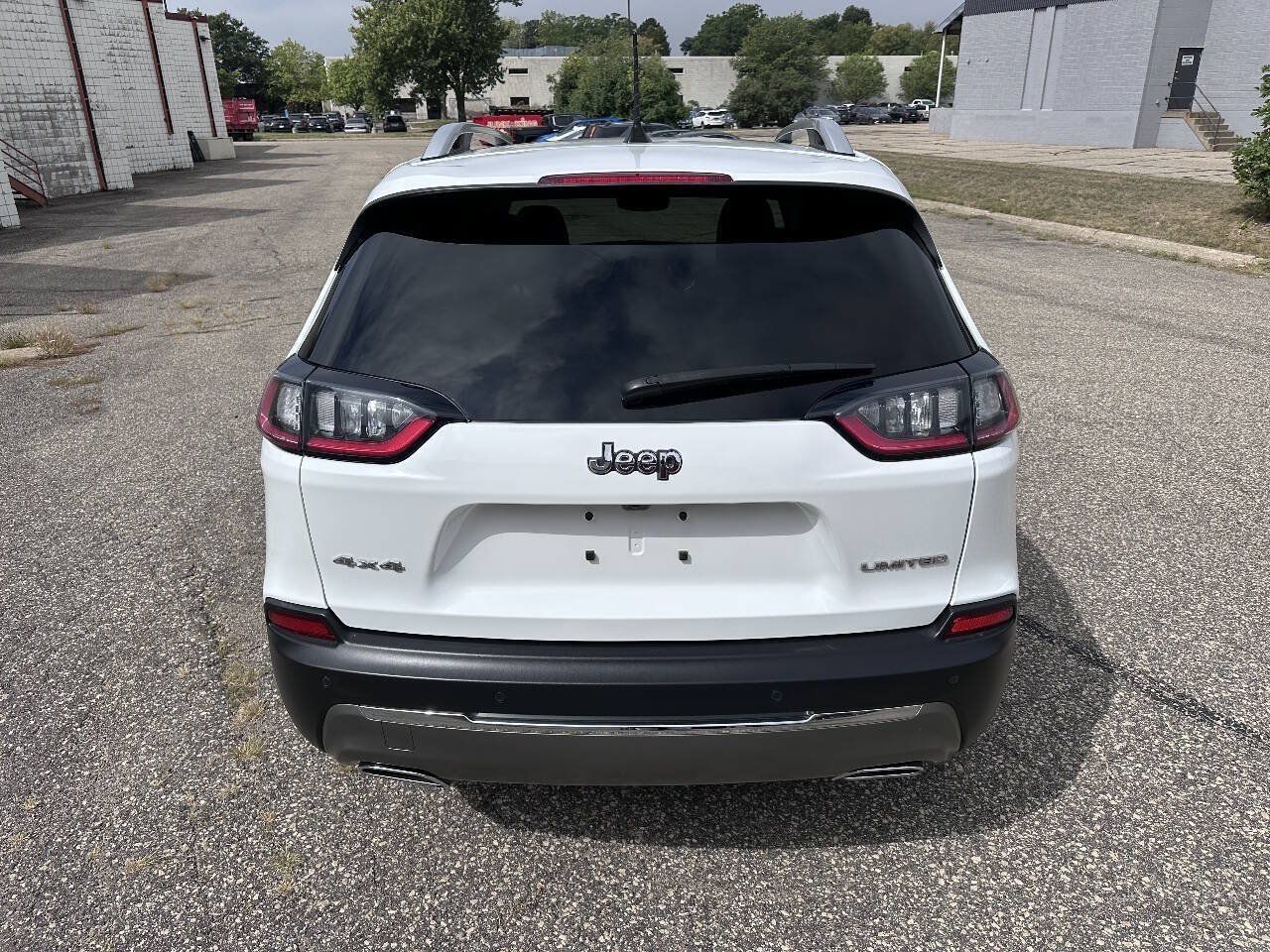 Used 2019 Jeep Cherokee Limited AWD/4WD image 4