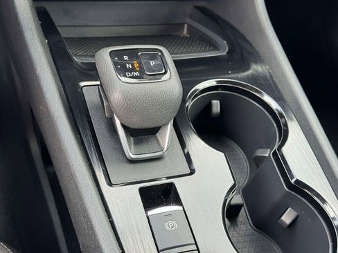 Used 2025 Nissan Rogue S FWD image 28
