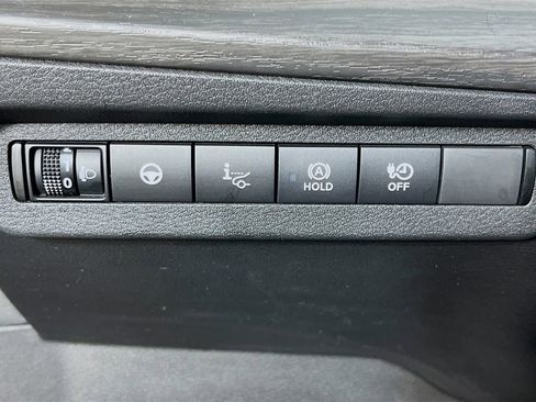 Used 2023 Nissan Ariya AWD image 13