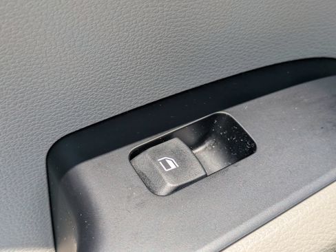 Used 2025 Kia Soul LX FWD image 23