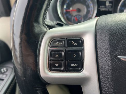 Used 2014 Chrysler Town & Country Touring w/ Trailer Tow Group image 14