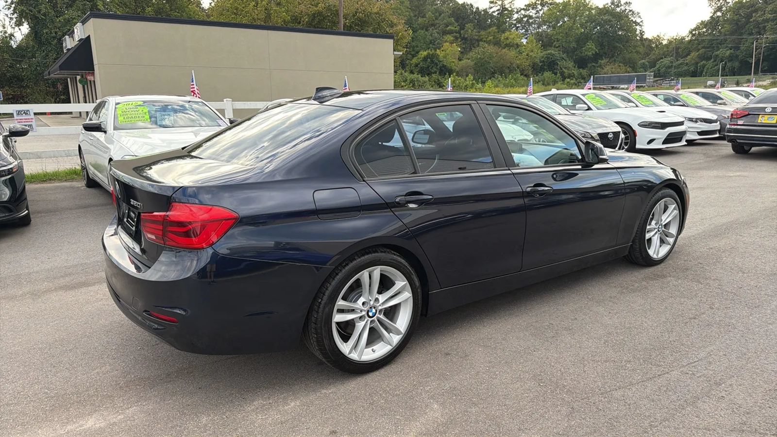 Used 2016 BMW 320i Sedan RWD image 3
