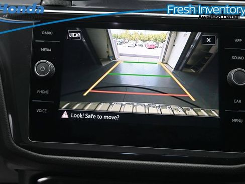 Used 2023 Volkswagen Tiguan SE w/ Panoramic Sunroof Package FWD image 15