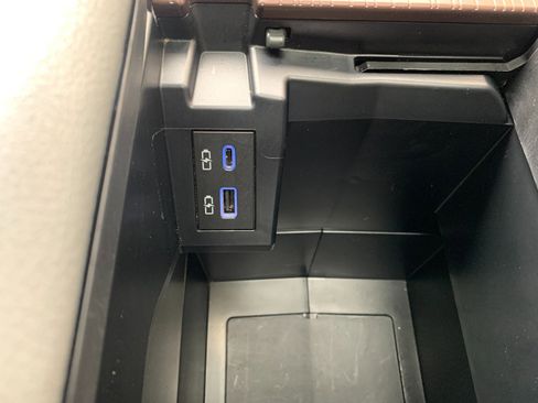 Used 2022 Toyota Sienna XLE AWD/4WD image 24