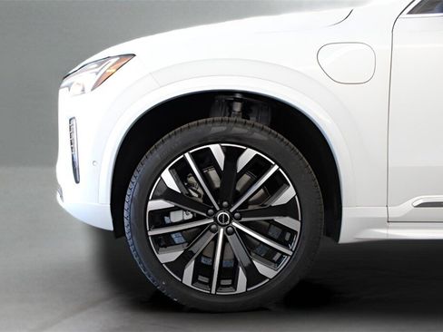 New 2026 Volvo XC90 T8 Plus image 31