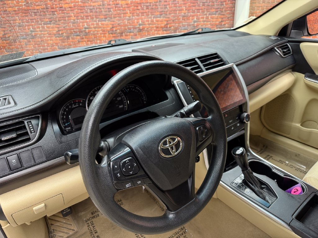 Used 2015 Toyota Camry LE FWD image 12
