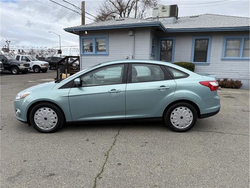 Used 2012 Ford Focus SE image 2