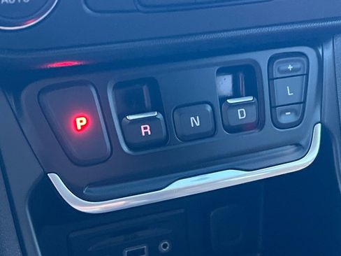 Used 2021 GMC Terrain SLT image 18