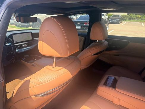 Used 2023 Lexus LS 500 w/ Interior Upgrade Package RWD image 29