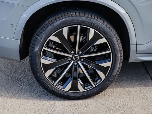 New 2026 Volvo XC90 T8 Ultra w/ Protection Package Premier AWD/4WD image 8