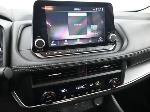 Used 2025 Nissan Rogue SV FWD image 23