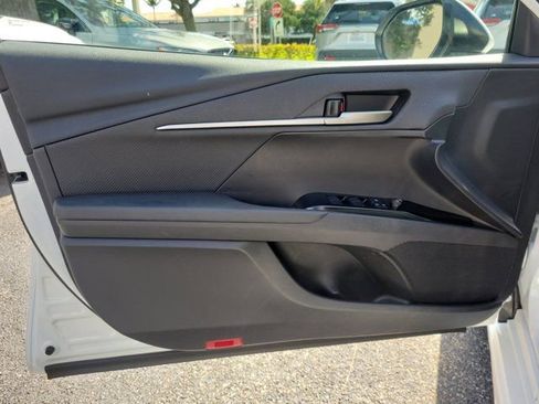 Used 2025 Toyota Camry SE FWD image 14