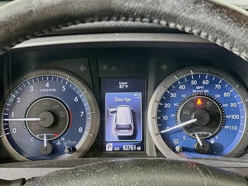 Used 2016 Toyota Sienna XLE w/ XLE Navigation Package FWD image 18