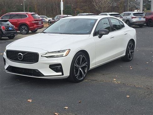 Used 2024 Volvo S60 B5 Core image 3