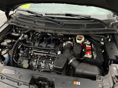 Certified 2018 Ford Explorer XLT w/ Equipment Group 202A image 61