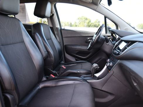 Used 2019 Chevrolet Trax LT w/ LT Convenience Package FWD image 25