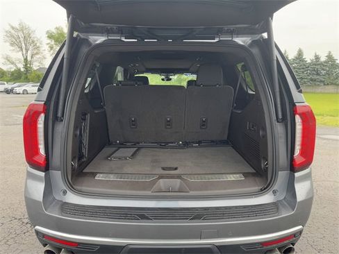 Used 2021 GMC Yukon XL Denali w/ Denali Premium Package image 19