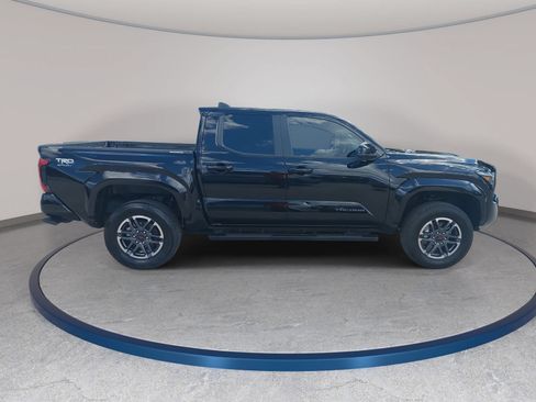 Used 2024 Toyota Tacoma TRD Sport AWD/4WD image 4