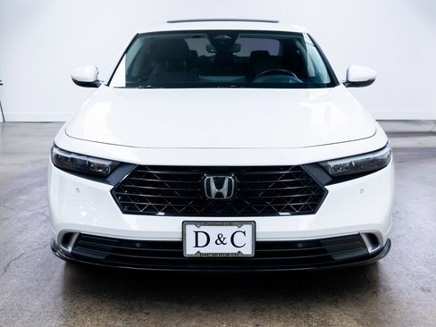 Used 2023 Honda Accord Touring image 2