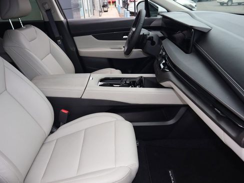 Used 2025 Nissan Murano SV image 23