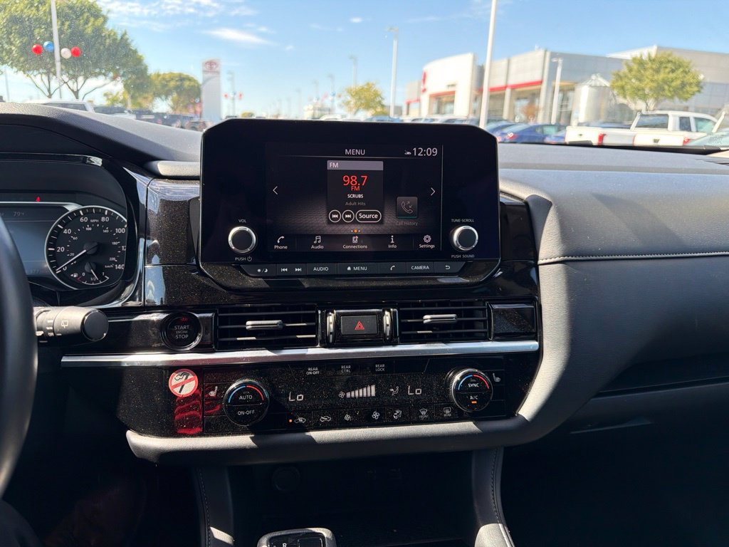 Used 2025 Nissan Pathfinder SV FWD image 19
