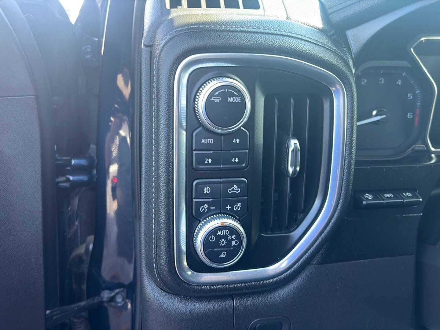 Used 2020 GMC Sierra 1500 Denali w/ Denali Ultimate Package AWD/4WD image 18