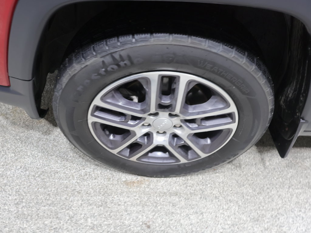 Used 2018 Jeep Compass Latitude w/ Popular Equipment Group AWD/4WD image 10