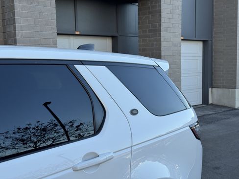 Used 2017 Land Rover Discovery Sport SE image 15