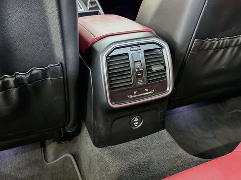 Certified 2023 Porsche Macan AWD/4WD image 20