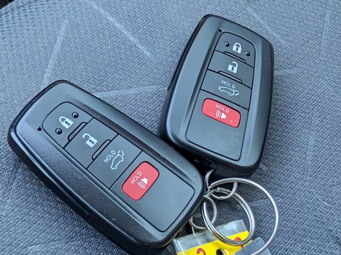 Used 2023 Toyota RAV4 XLE image 17