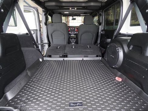 Used 2023 Jeep Wrangler Unlimited Rubicon AWD/4WD image 31