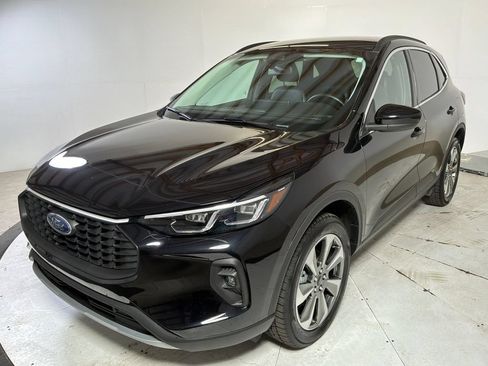 Used 2025 Ford Escape Platinum AWD/4WD image 3