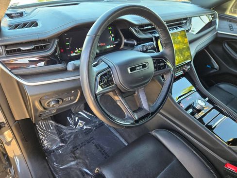 Used 2023 Jeep Grand Cherokee Overland w/ Advanced Protech Group III AWD/4WD image 16