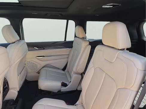 Used 2025 Jeep Grand Cherokee L Limited w/ Trailer Tow Package image 10