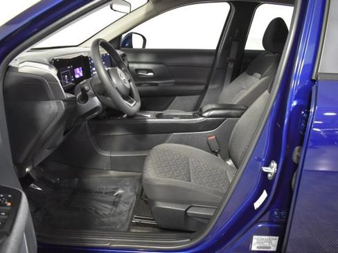 Certified 2025 Nissan Kicks SV AWD/4WD image 10