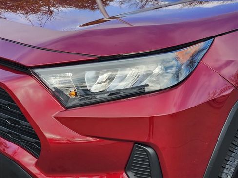 Used 2021 Toyota RAV4 LE image 23