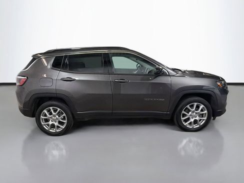 Used 2022 Jeep Compass Latitude AWD/4WD image 10