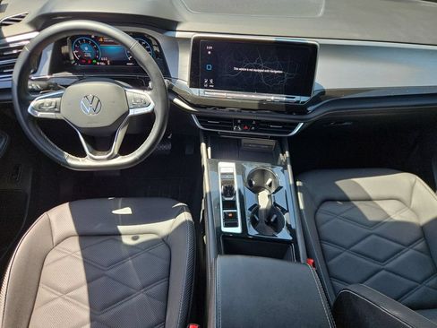 Used 2025 Volkswagen Atlas Cross Sport SE AWD/4WD image 26