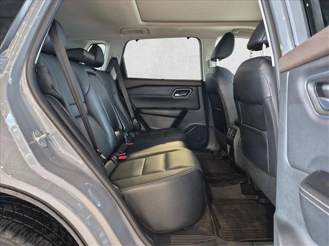 Used 2021 Nissan Rogue SL FWD image 17